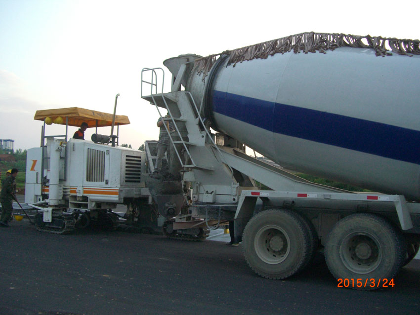 NC1300�ں������(y��ng)�@�Ǹ���ˮ�ϼ�·��ʯ��ģ